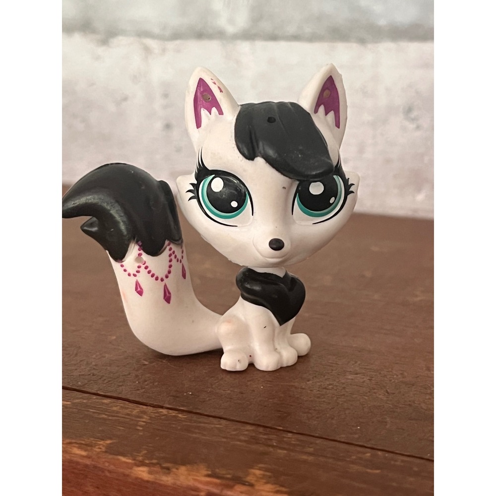 Hasbro Littlest Pet Shop LPS Alba Furria Fox #3958 Black and White